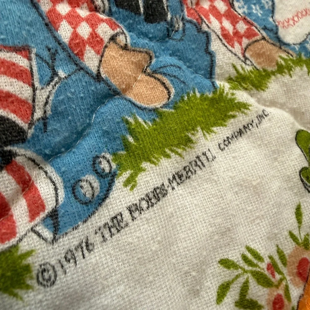 Vintage 1976 Raggedy Ann & Andy Quilted Baby Blanket Ruffle Trim 32 x 45 Nursery